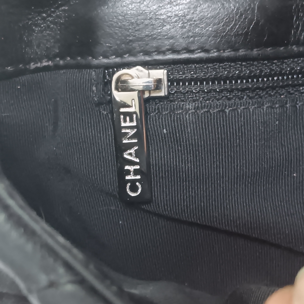 ​🖤 CHANEL "Chain Me" Quilted Flap Bag Black Lambskin Silver Hardware - Picture 15 of 15